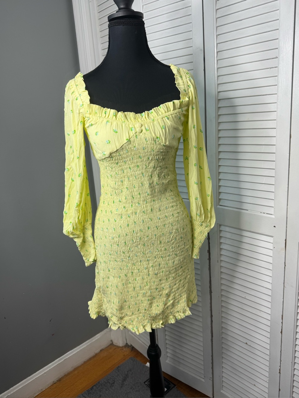Faithful the Brand Smocked Body Yellow Floral Feminine Dress Size 2